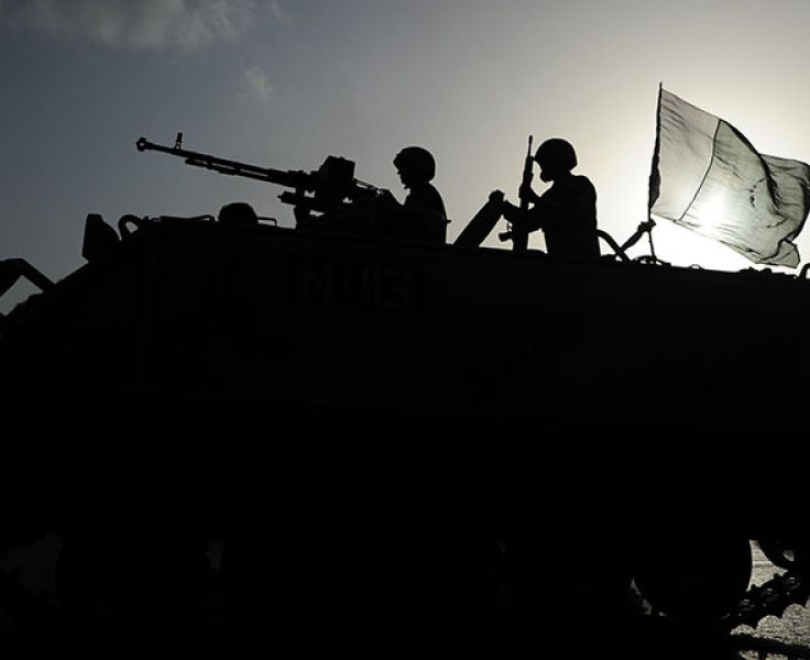 Pakistani army soldiers deploy in Karachi on June 16, 2014. The Pakistani Taliban on June 16 warned foreign firms to leave the country and vowed to hit back against the government after tanks, troops and jets were deployed in a long-awaited offensive on their stronghold.  AFP PHOTO/Asif HASSAN